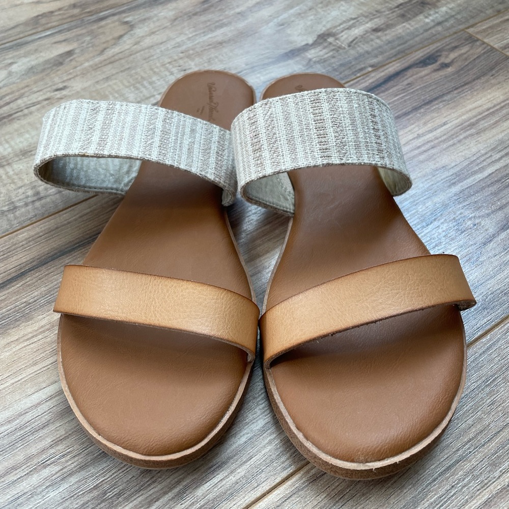 Universal Thread Beige Sandals - Picture 2 of 5